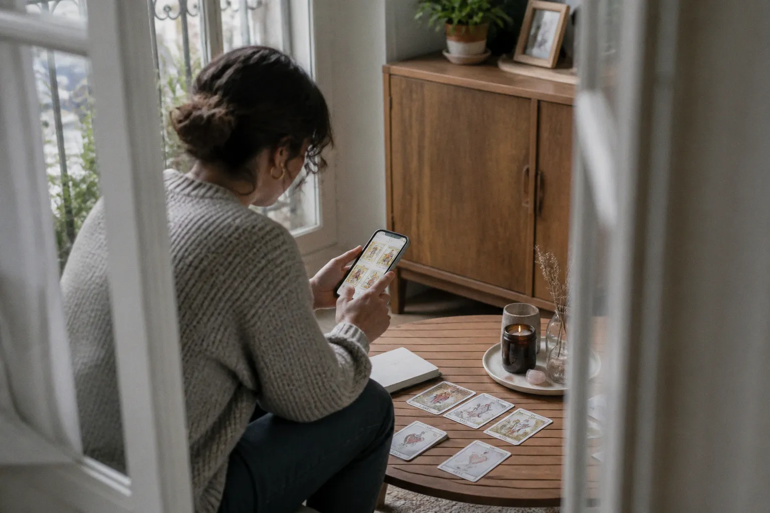 Tarot et horoscopes numériques : comment apprivoiser la vague des tirages quotidiens